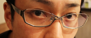 メガネをする男性の画像：目からウロコの耳より情報局